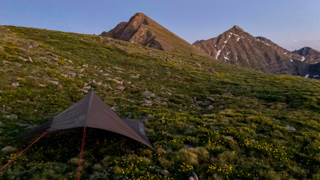 A very exposed bivvy in a shallow depression between Fluted Peak and Comanche Peak